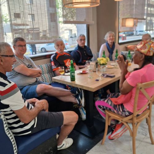 Relâche au bar de l'hôtel