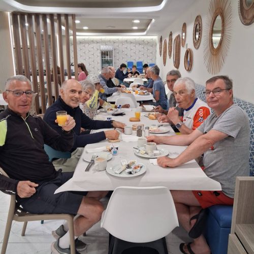 Au petit déjeuner copieux
